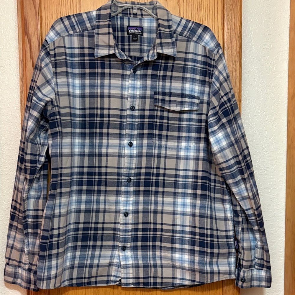 Patagonia Blue and Gray Plaid Long-Sleeve Shirt Flannel Fjord Lightweight